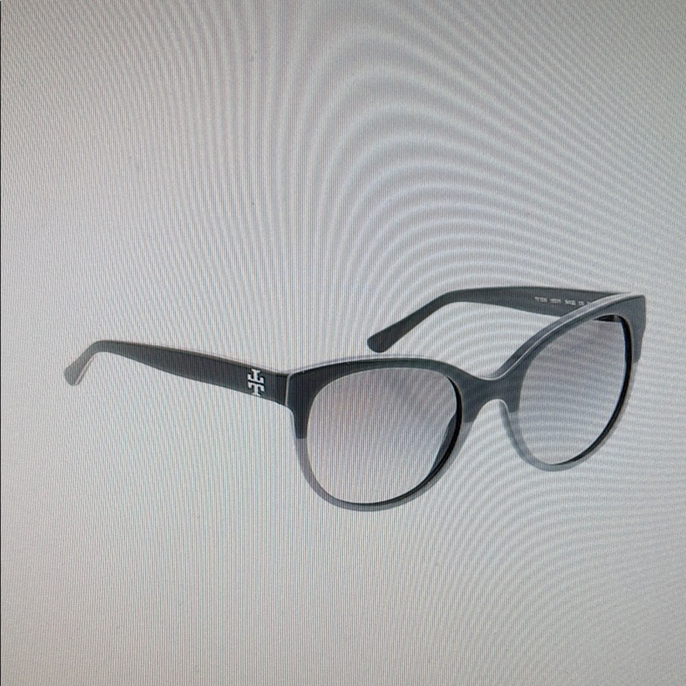 Tory Burch - Stylish Gray Sunglasses